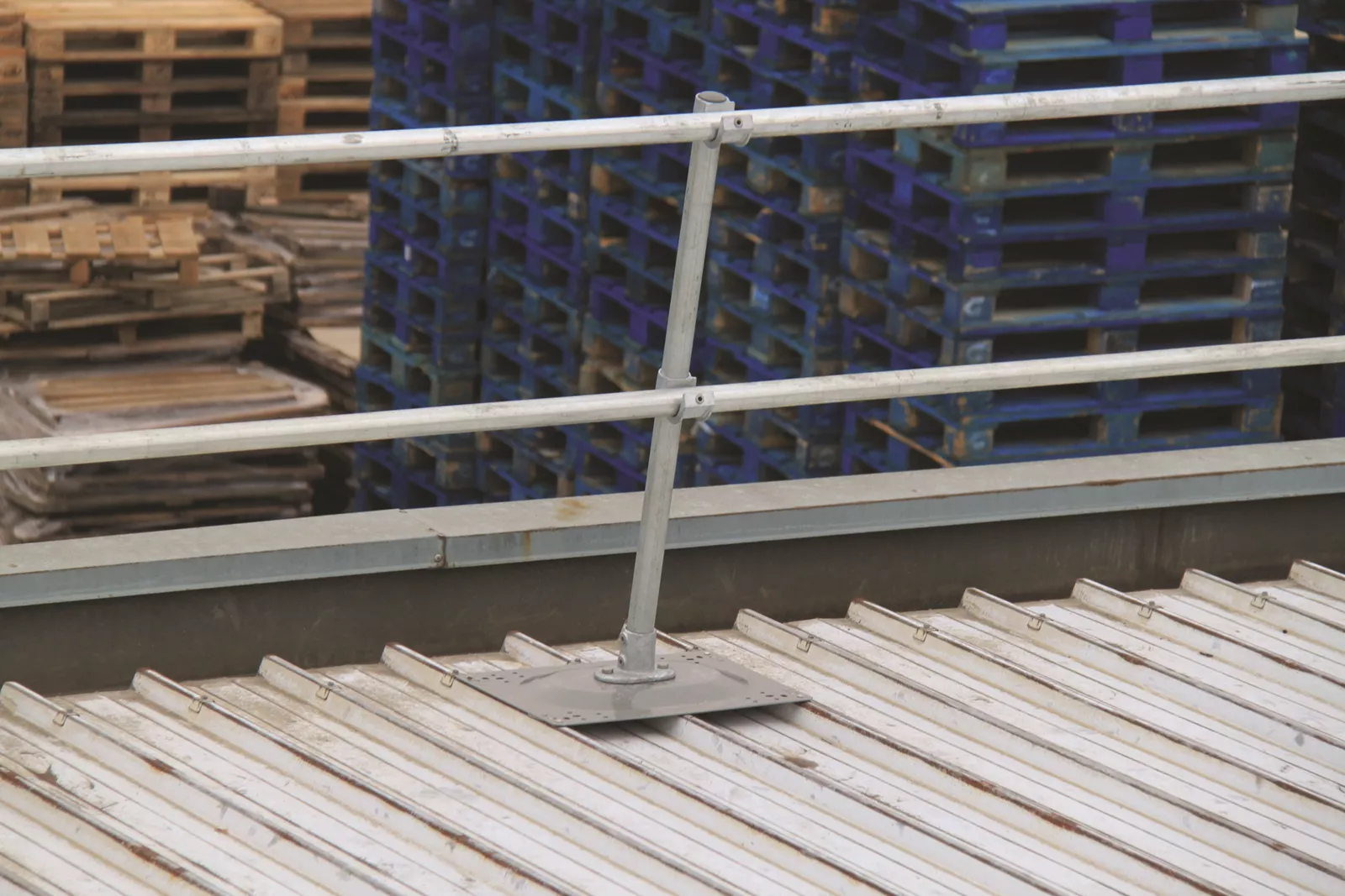干货集结|金属屋面护栏最新标准