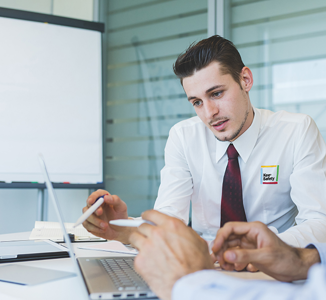 Two Millennials Businessman650x600